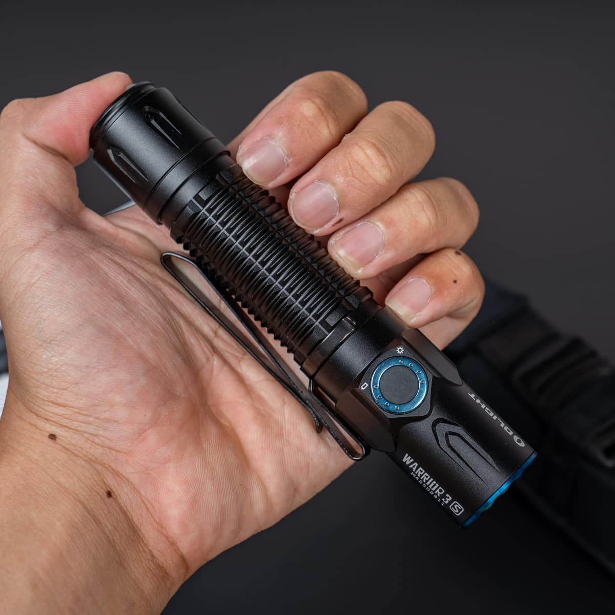 Den pin Olight Warrior 3S