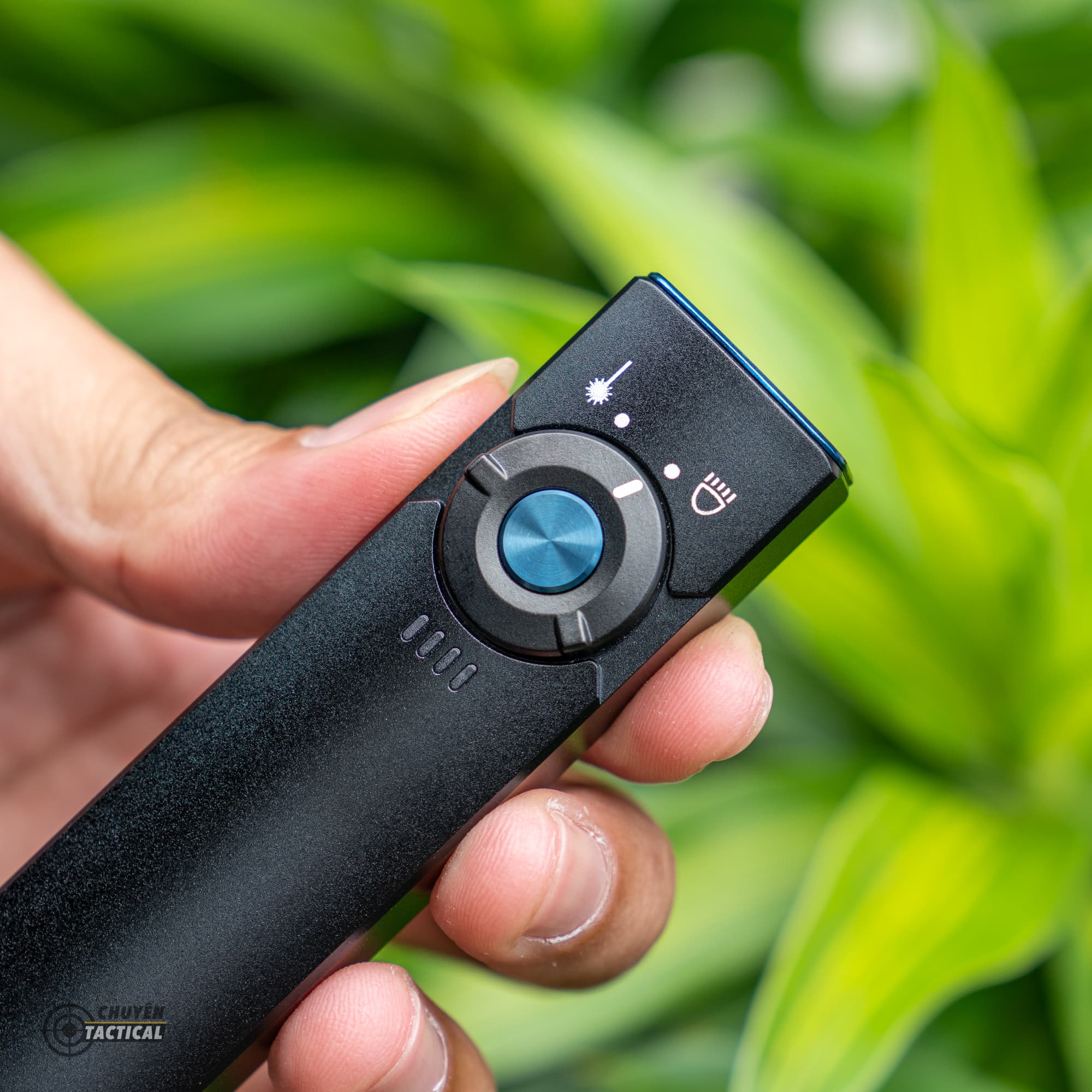 Đèn Pin Olight Arkfeld NW