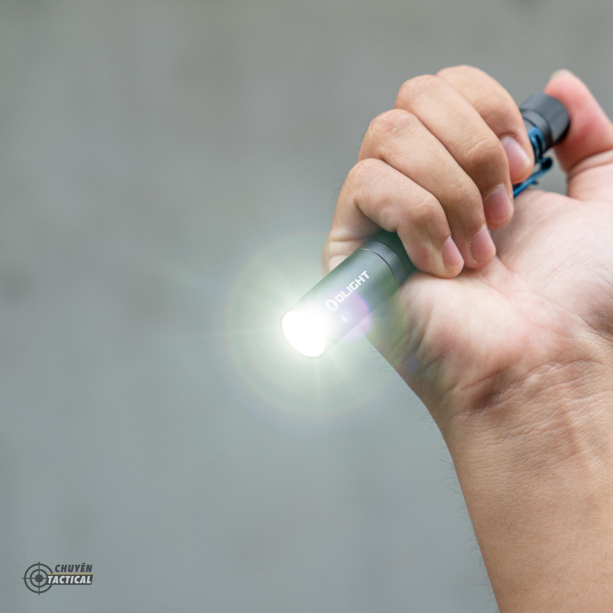 Den Pin Olight i5T Plus Pebble