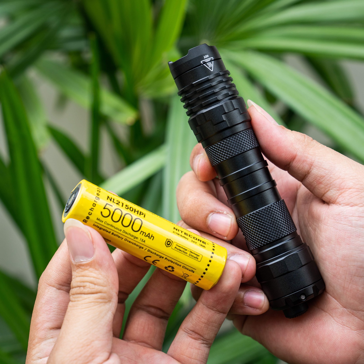 Đèn pin Nitecore P10iX