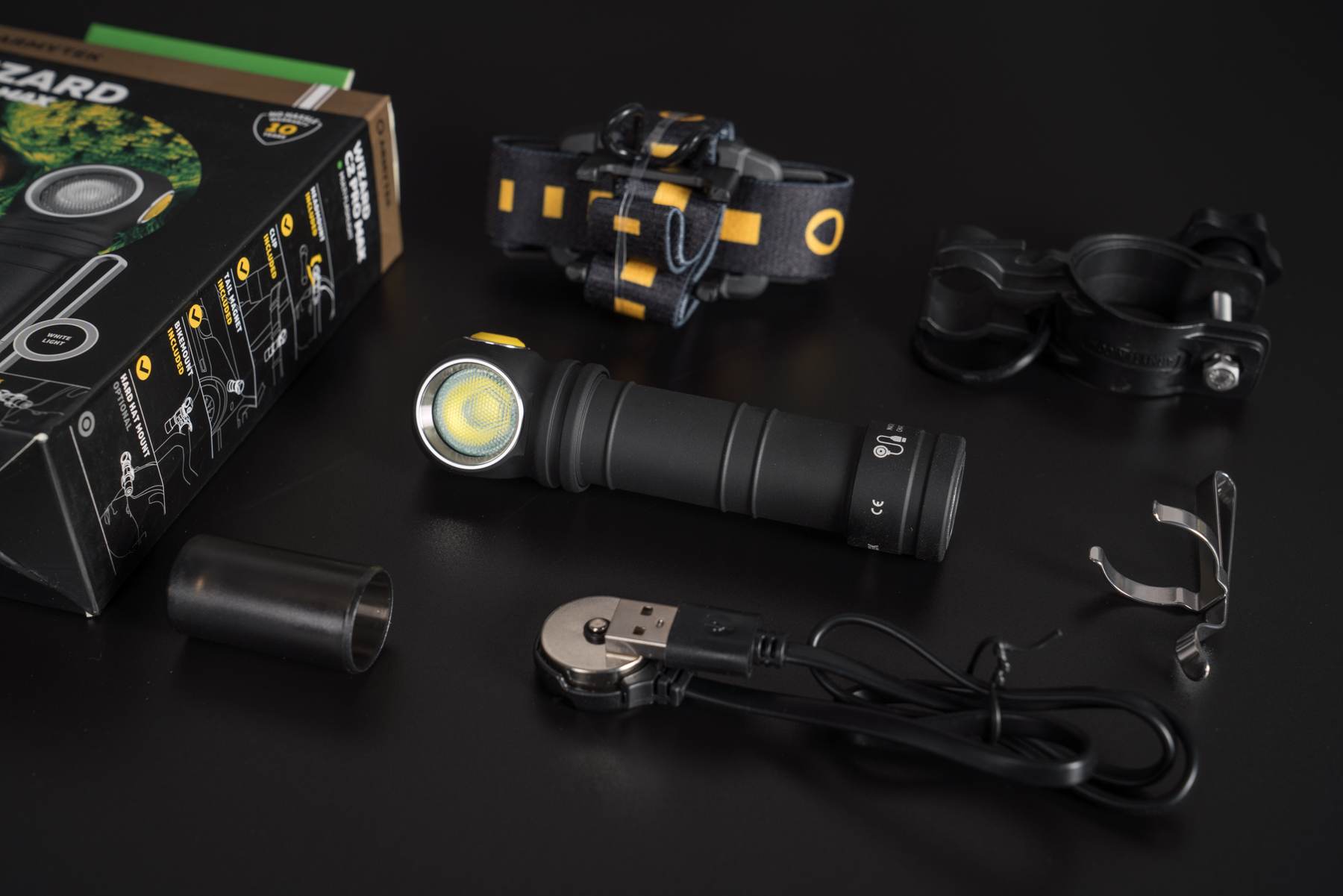 Đèn pin Armytek có thiết kế rất đơn giản nhưng cũng rất đặc trưng. Đó là lớp sơn tĩnh điện có bề mặt nhám màu đen trên thân đèn Đèn pin Armytek có thiết kế rất đơn giản nhưng cũng rất đặc trưng. Đó là lớp sơn tĩnh điện có bề mặt nhám màu đen trên thân đèn