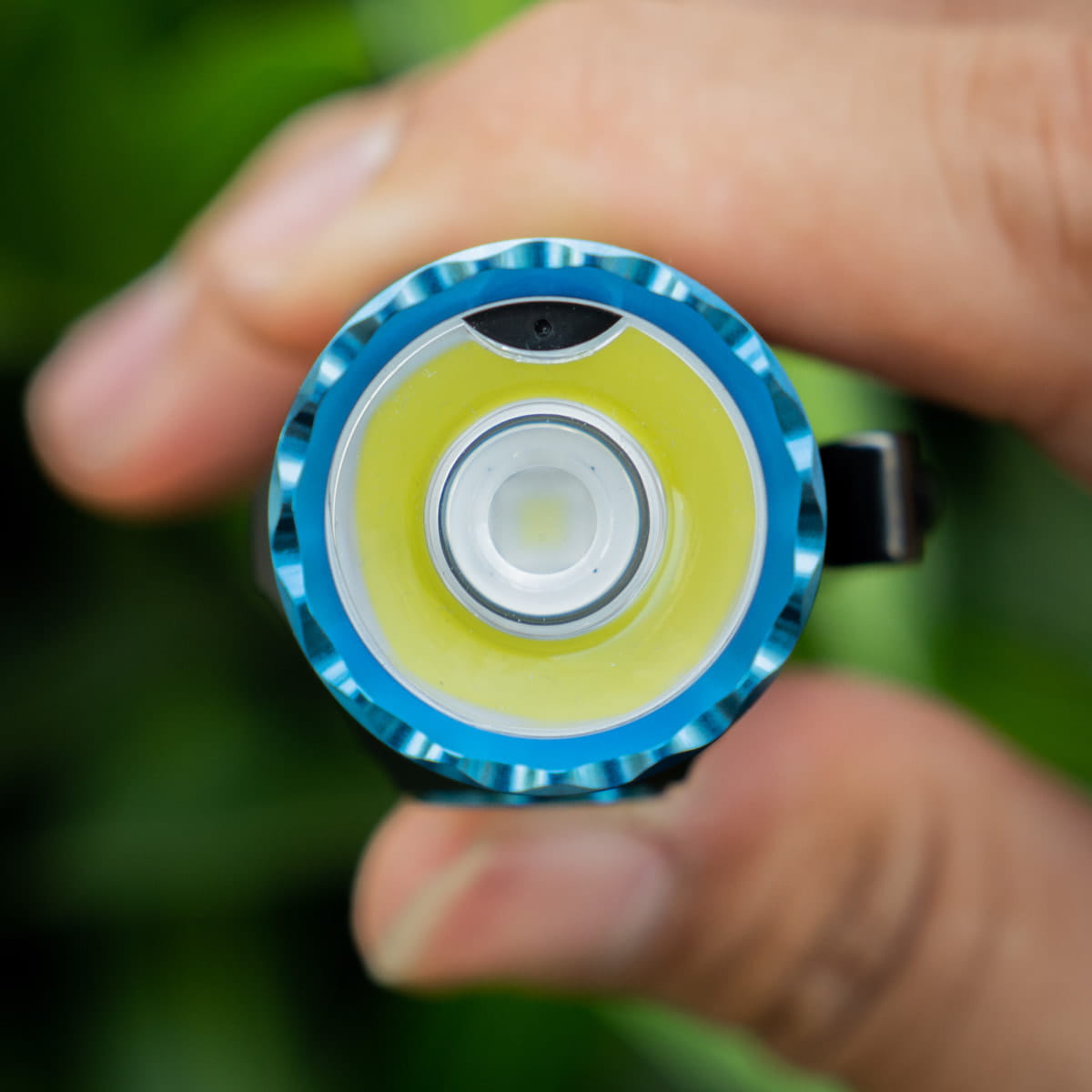 Sensor hạ độ sáng của Olight