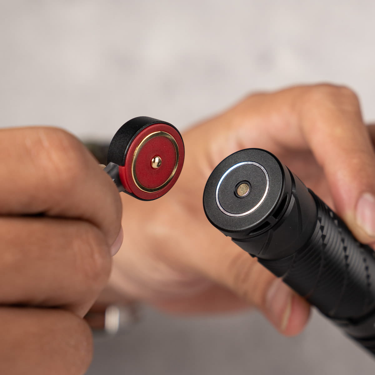 Sạc nam châm Olight