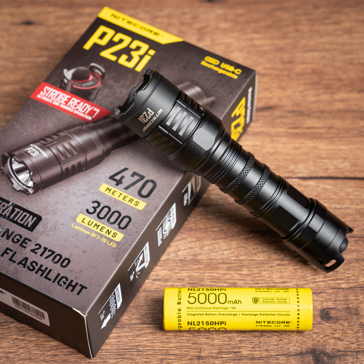Den pin Nitecore P23i