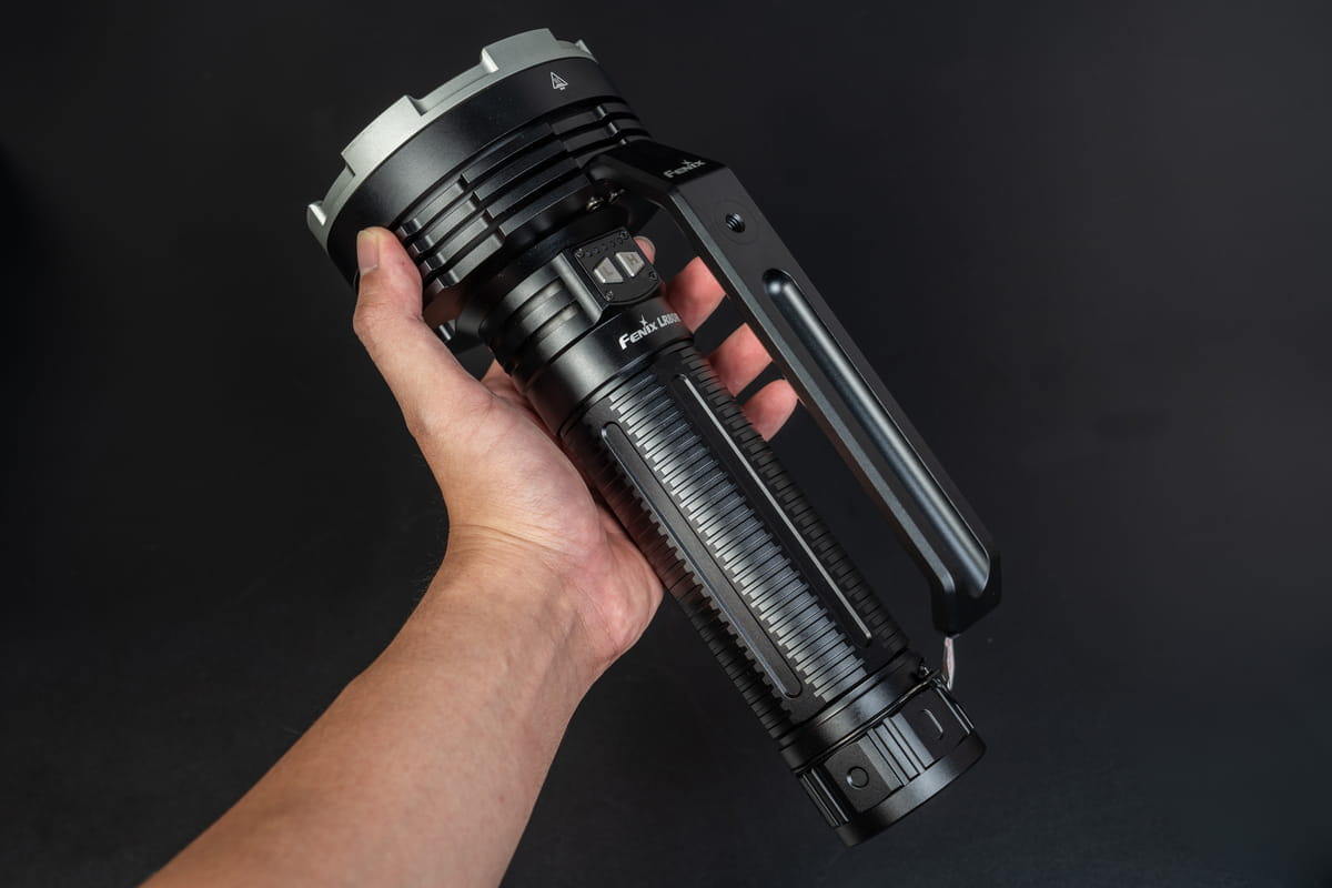 Đèn pin tìm kiếm cứu hộ Fenix LR80R