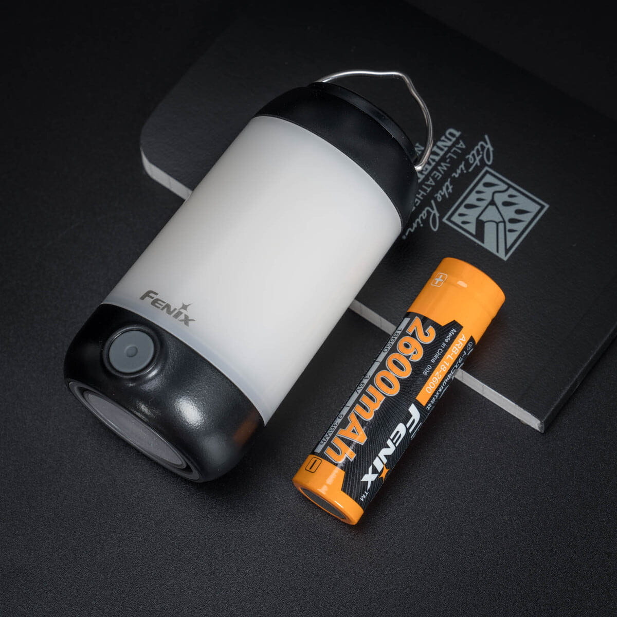 Đèn pin Fenix CL26R được sử dụng cho những dịp camping ngoài trời vì tính tiện dụng và nhỏ gọn