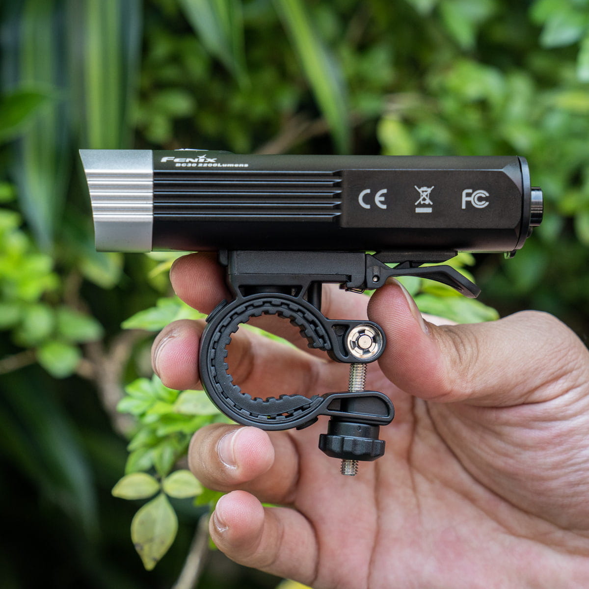 Đèn pin xe đạp siêu sáng Fenix BC30 V2.0