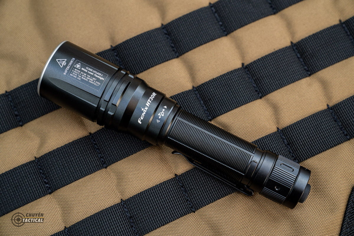 Đèn pin chiếu xa Fenix HT30R