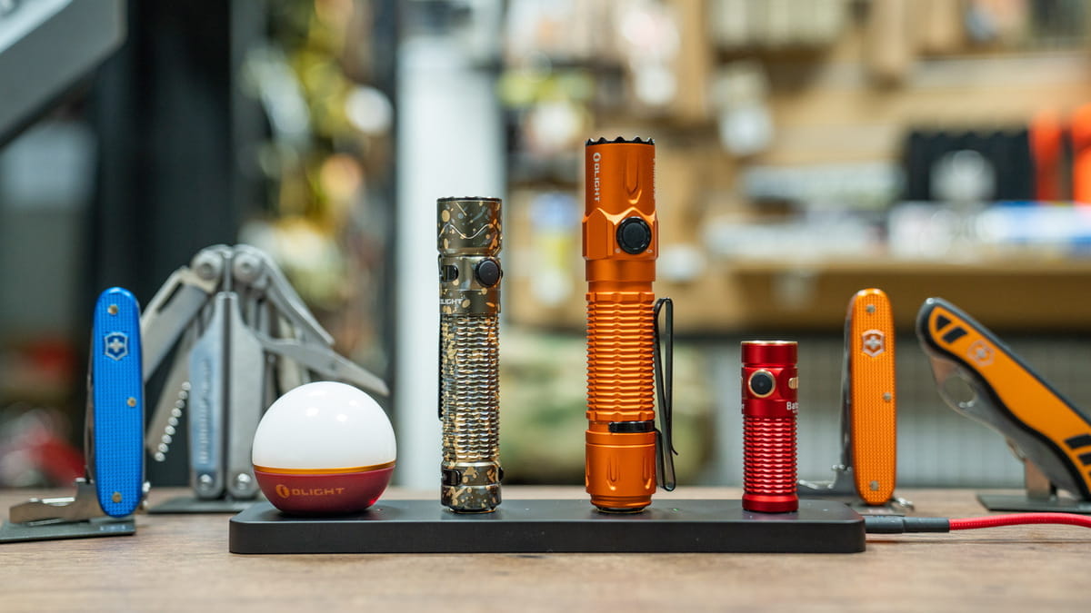 Phụ kiện sạc Olight Omino hoạt động như một trạm sạc gồm 4 điểm sạc