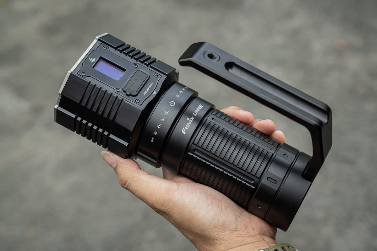 Fenix LR60R có mức sáng đạt đến 21000 lumens, cao hơn 3000 lumens so với chiếc Fenix LR80R