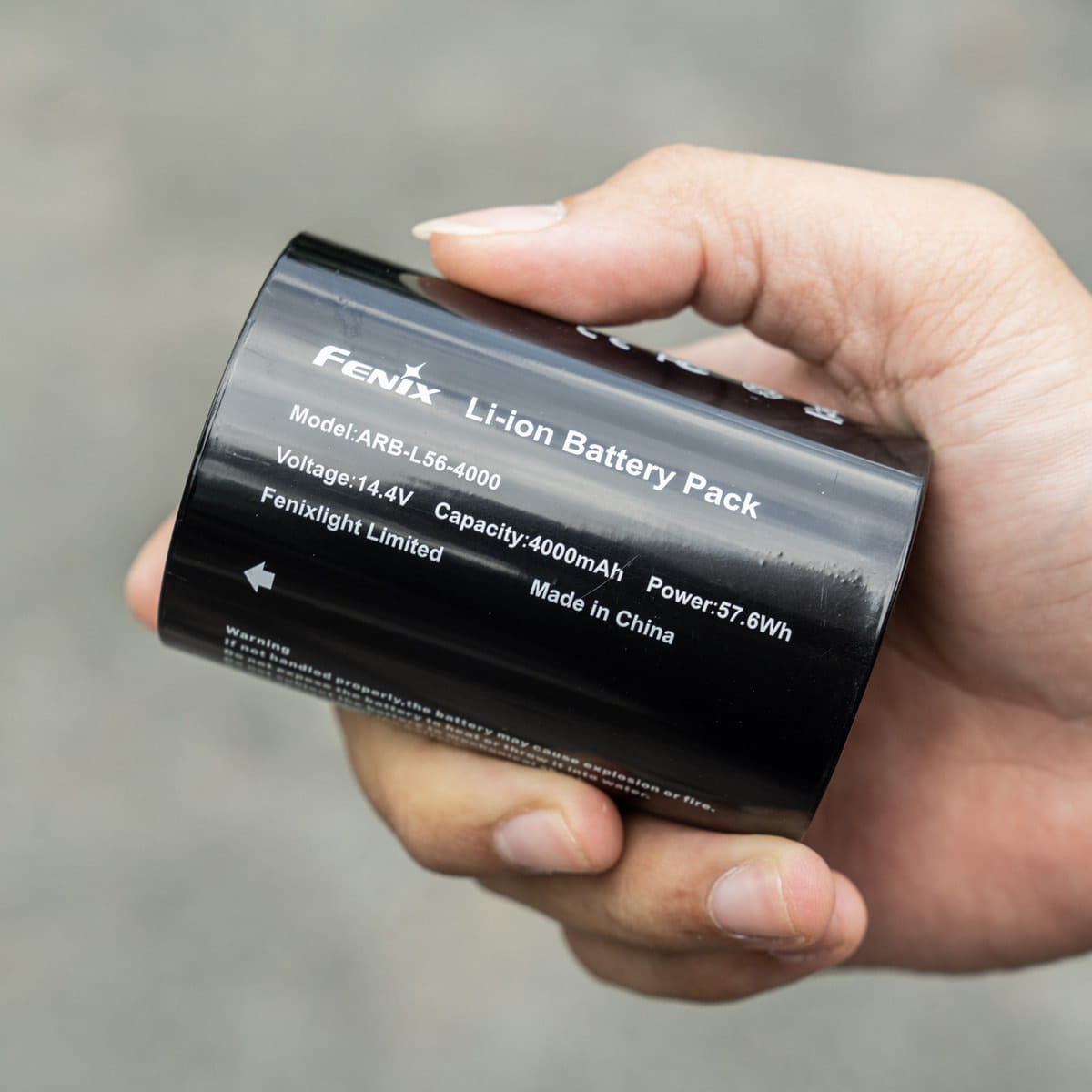 Đèn được trang bị viên pin 4000mAh cho thời lượng sáng cực lâu
