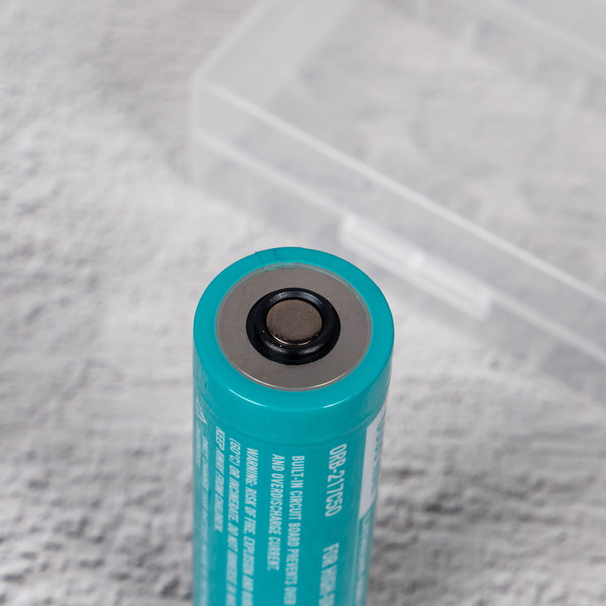 Cực đôi pin Olight và sạc nam châm