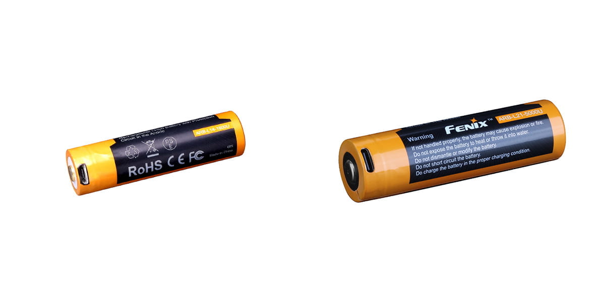 2 loại pin sạc Fenix có cổng sạc trên thân