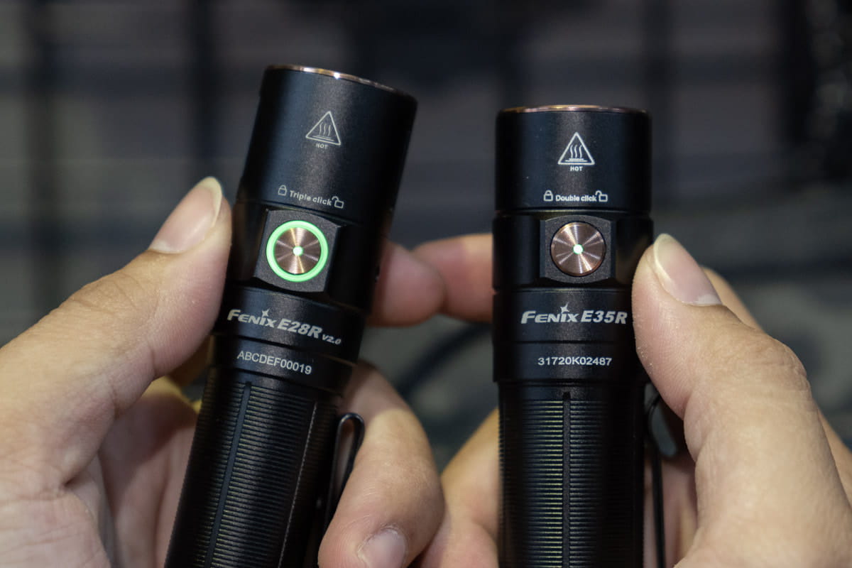 Hai chiếc đèn Fenix E28R V2.0 và Fenix E35R tuy có sự khác biệt về kích thước lẫn công suất