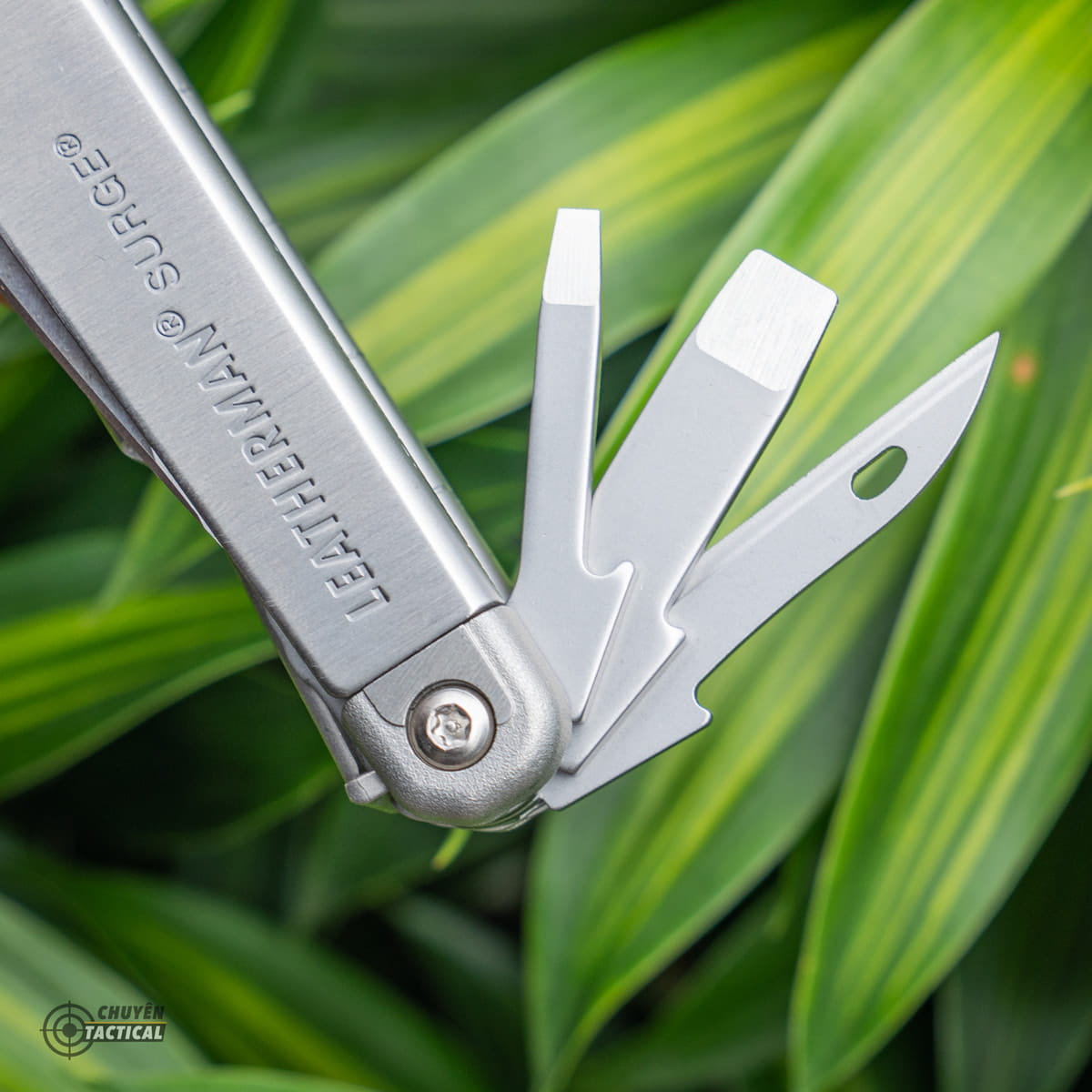 Leatherman Surge khó có thể bỏ túi