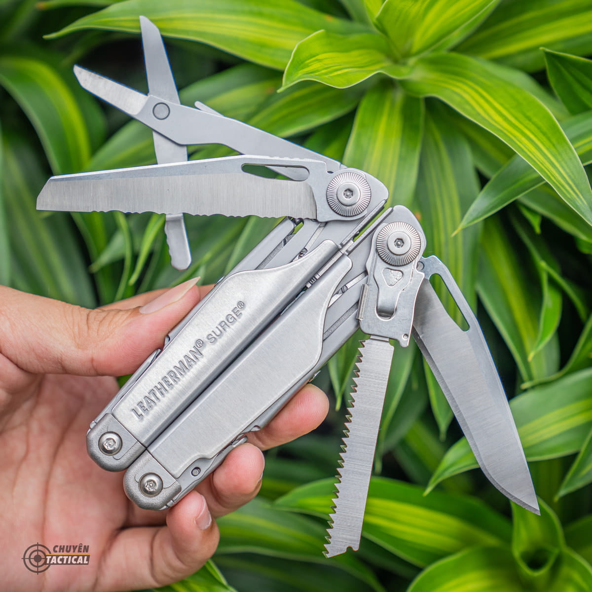 Leatherman co 4 chuc nang thuong su dung duoc bo tri ben ngoài