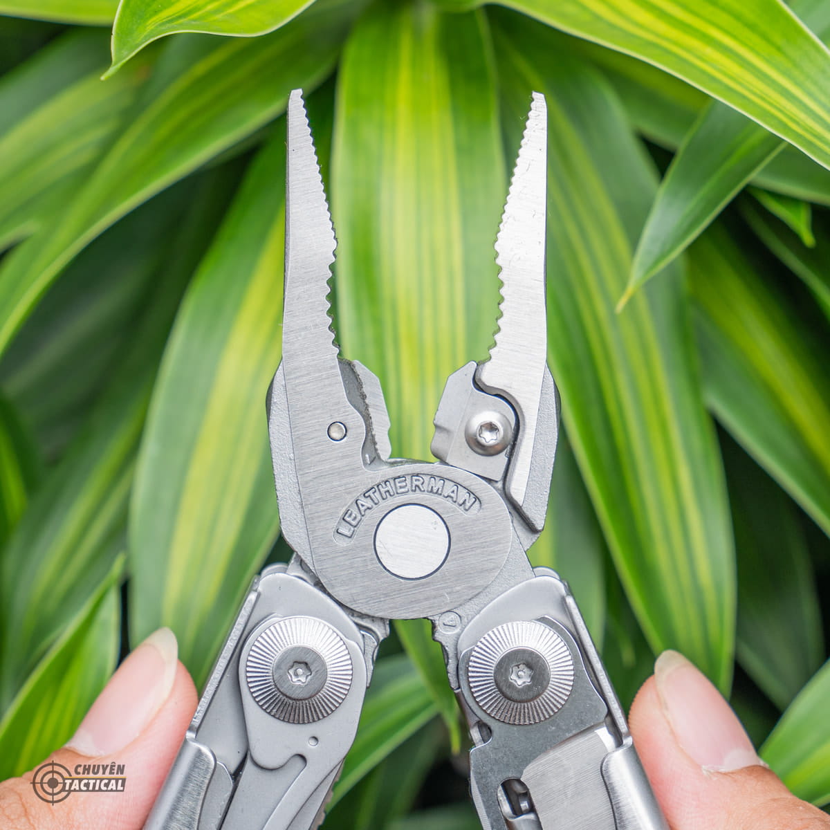 Leatherman Surge duoc trang bi dau kim nhon