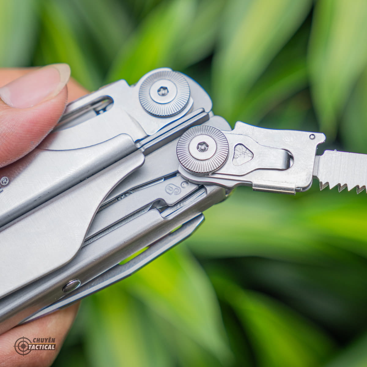 Leatherman Surge tương thích với các phụ kiện khác