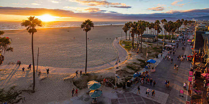 10-diem-du-lich-hap-dan-tai-california